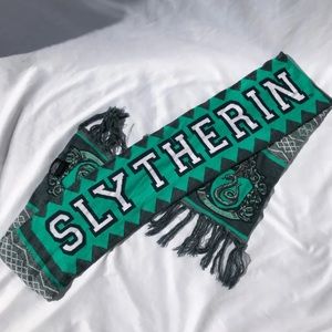 NWOT Harry Potter Slytherin Knit Scarf